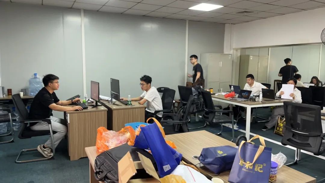 《致敬，奋斗的青春》