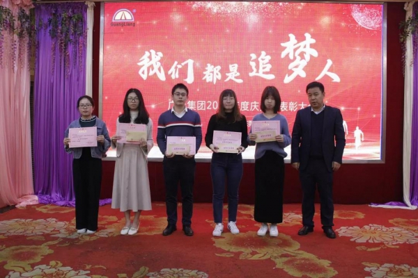 一名党员，就是一面鲜红的旗号
